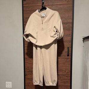 NWOT BUCKETLIST Scuba Set Beige